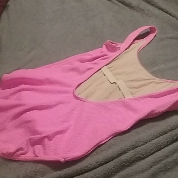 Clean bathing suit, good shape - Picture 3 of 4